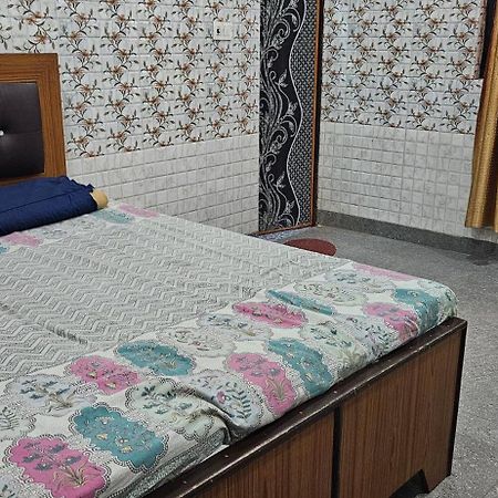 Shri Jagannath Dham Hotel วรินดาวัน ภายนอก รูปภาพ