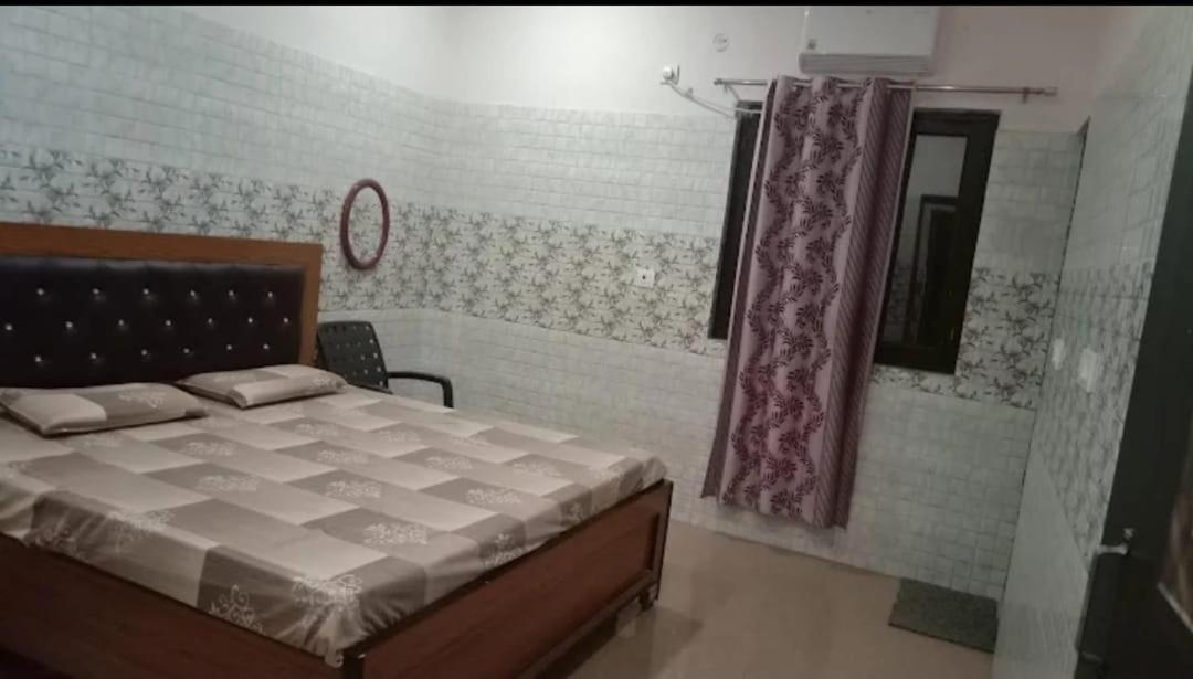 Shri Jagannath Dham Hotel วรินดาวัน ภายนอก รูปภาพ